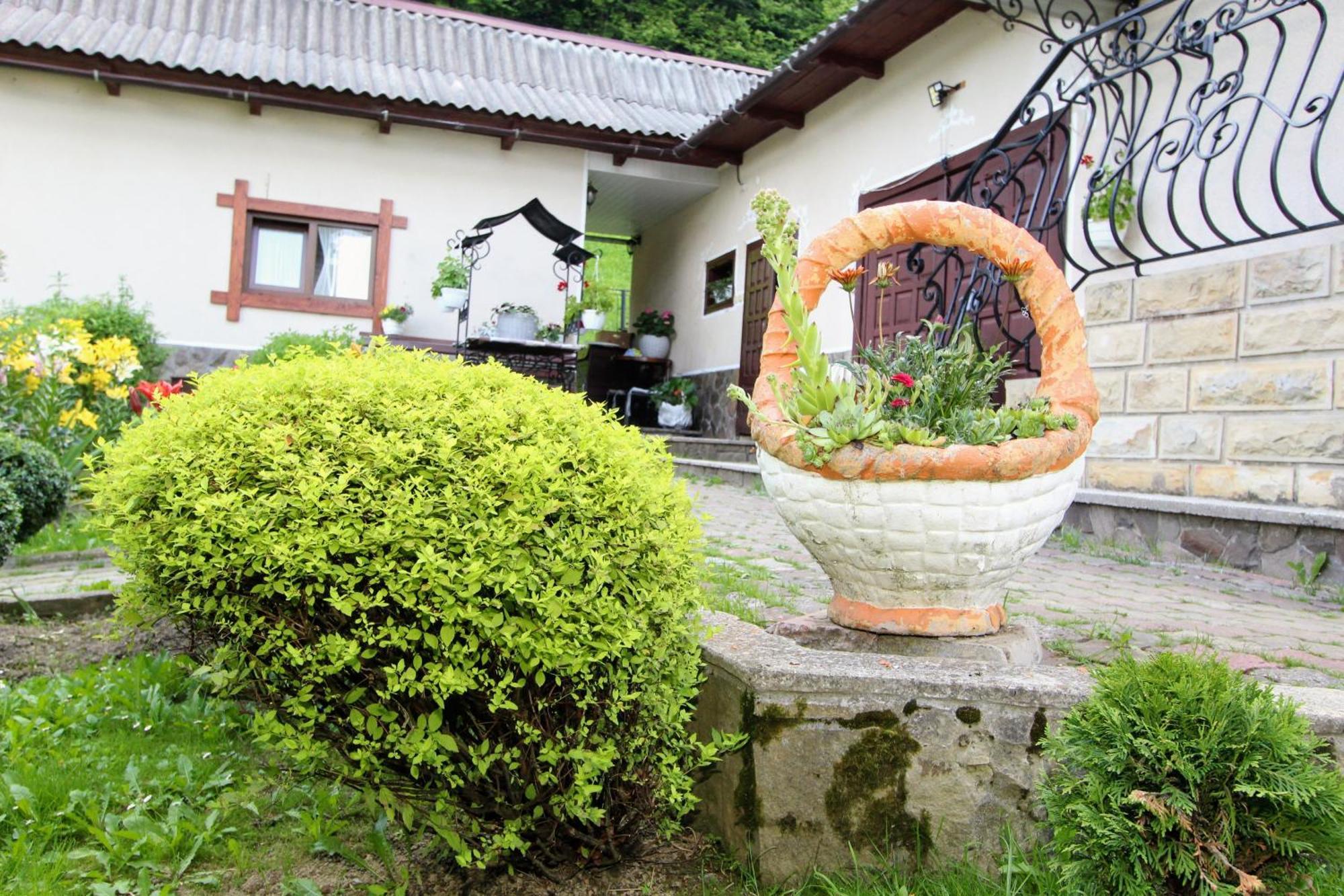 Котедж "Красний Краєвид" Yaremche Exterior photo