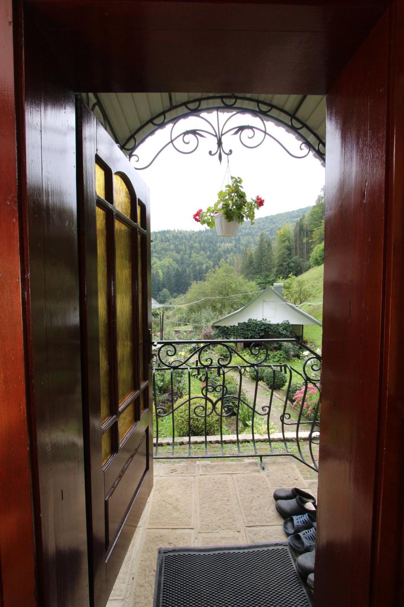 Котедж "Красний Краєвид" Yaremche Exterior photo
